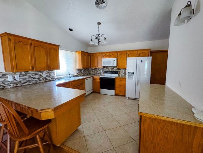 Building Photo - 533 Eagle Dr
