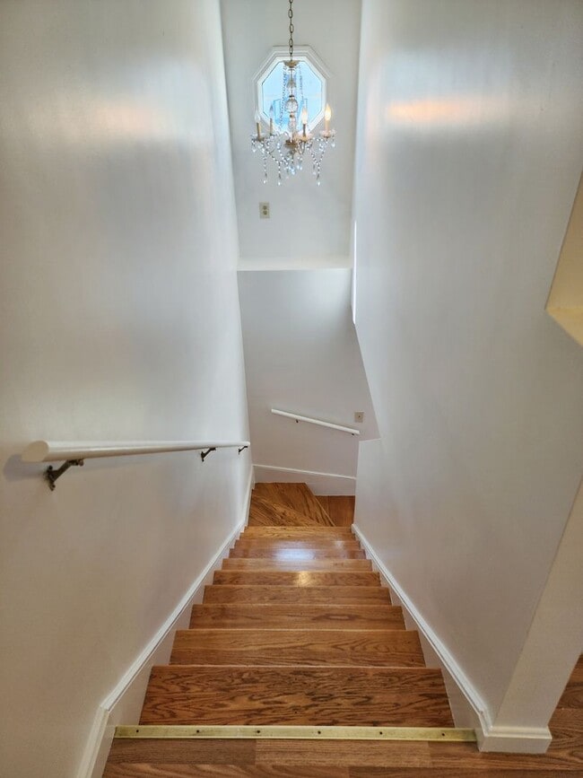 Building Photo - Beautifully remodeled townhouse with garage.