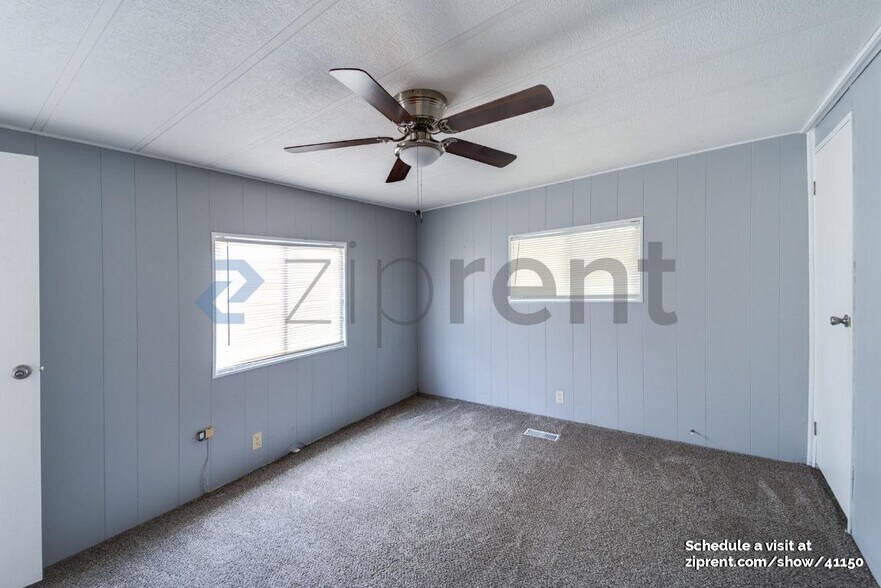 Building Photo - 10928 Poplar St NE