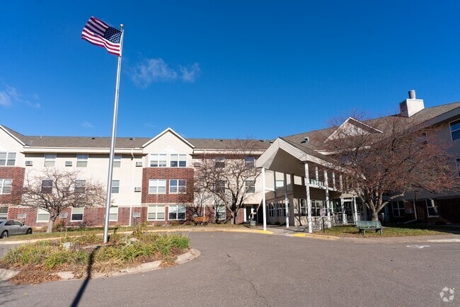Building Photo - Silver Lake Pointe