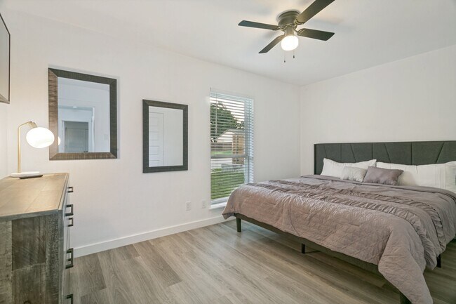 Building Photo - 1273 Palisades Dr