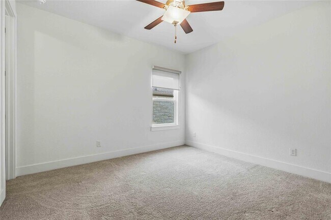 Building Photo - 401 Sitlington Ln