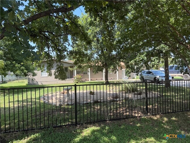 Building Photo - 1707 Pontotoc Trce