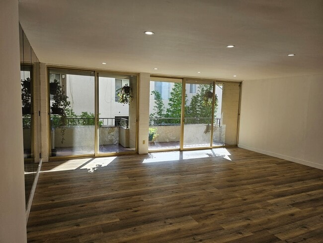 Building Photo - 1300 Midvale Ave