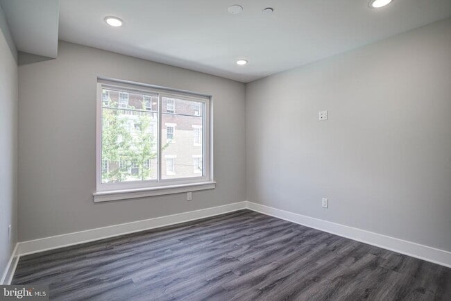 Building Photo - 540 S 52nd St