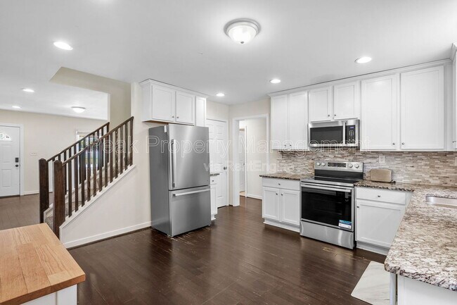 Building Photo - 819 Kinney St