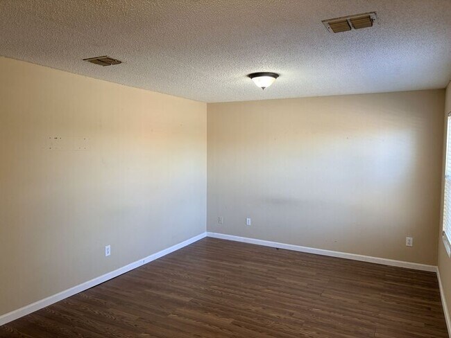Building Photo - 1525 Melrose Ln