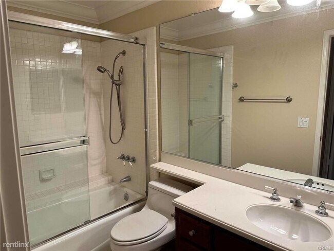 Building Photo - 3 br, 3 bath House - 30 Auburn Aisle # 112