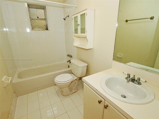 Building Photo - 8650 SW 109th Ave
