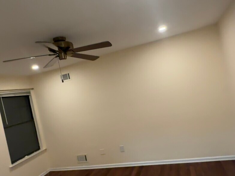Building Photo - 502 Woodbridge Commons Way
