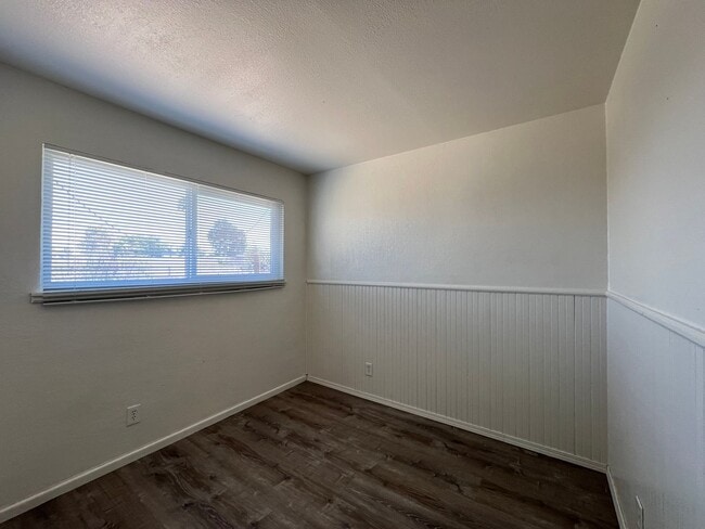 Building Photo - Beautiful 4 Bedroom 2 Bathroom Home