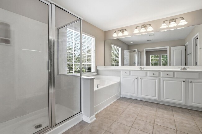 Building Photo - WAKEFIELD CORNER HOME WITH 4 BEDROOMS IS WAITING FOR YOU!