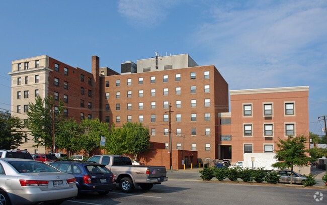 Building Photo - Kensington Court