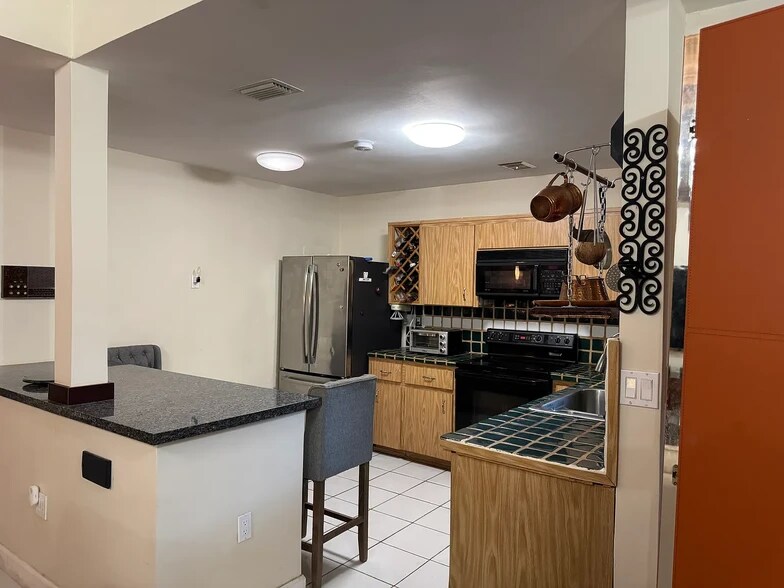 Open kitchen - 13169 SW 91st Ct