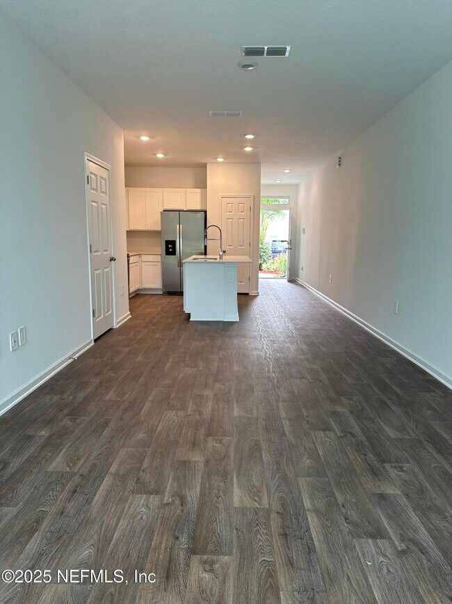 Building Photo - 634 Celtic dr