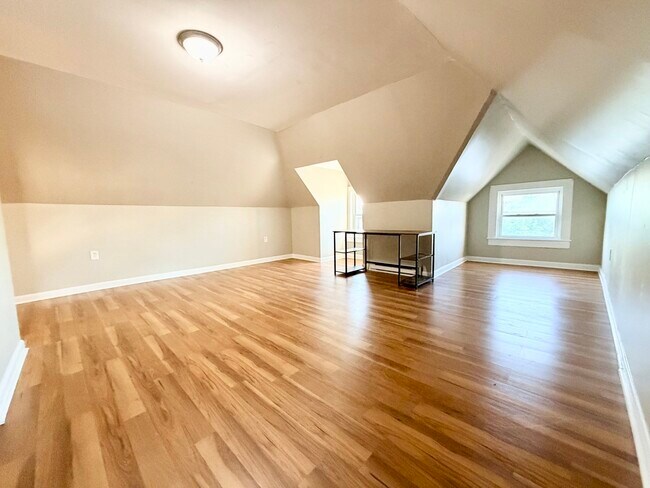 Building Photo - 604 Westford St