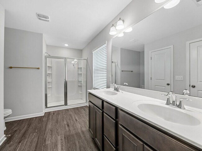 Building Photo - Stylish 3BR/2BA Home with Bonus Room in Gr...