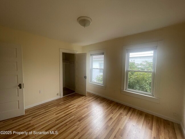Building Photo - 608 N Sumner Ave