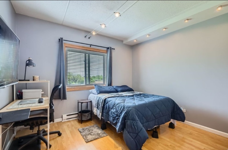 Building Photo - 953 N Rohlwing Rd