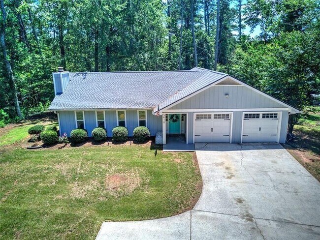 Building Photo - 3410 Holliglen Dr