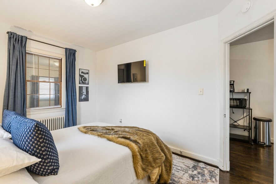 Building Photo - 1501 17th St SE