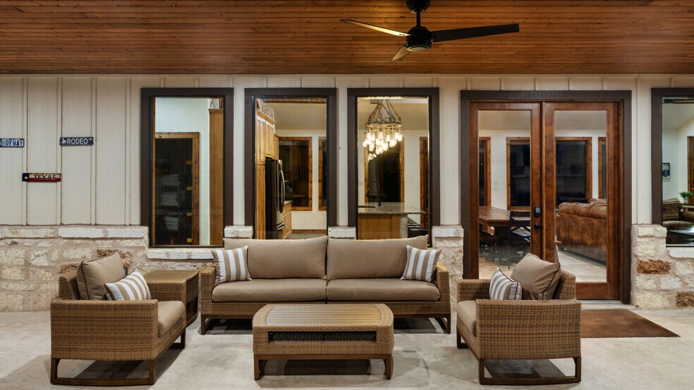 Building Photo - 1802 Mountain Vly Dr