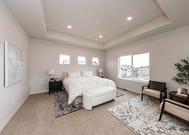 Building Photo - 3 Bedroom End Unit Luxury Townhome in Moun...