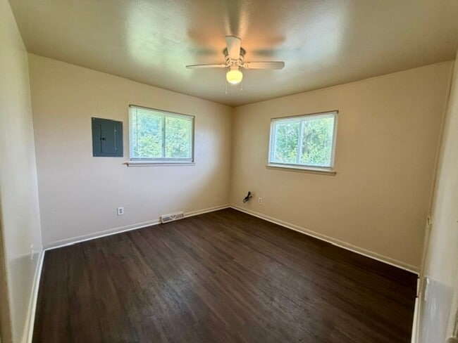 Building Photo - 212 Arcola St