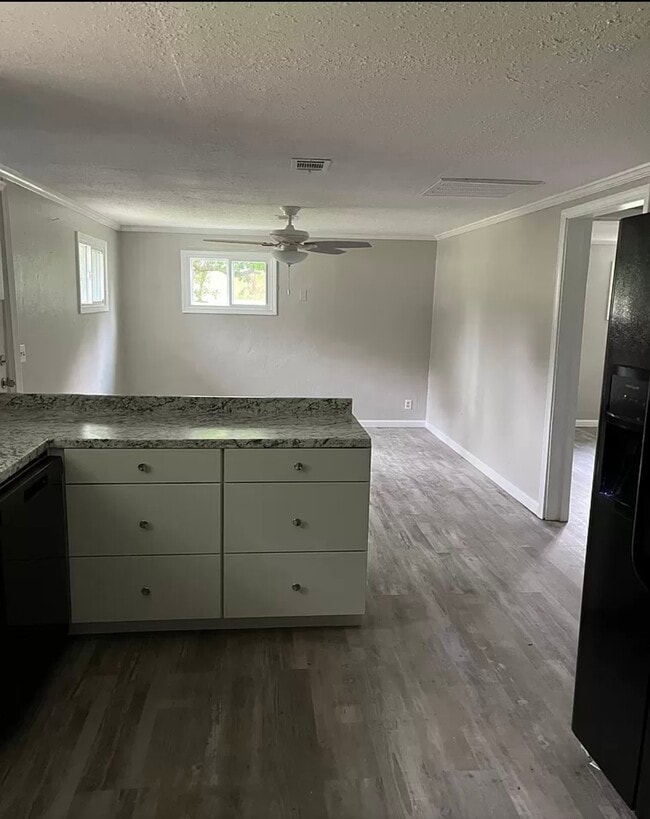 Building Photo - 103 Wesley Dr