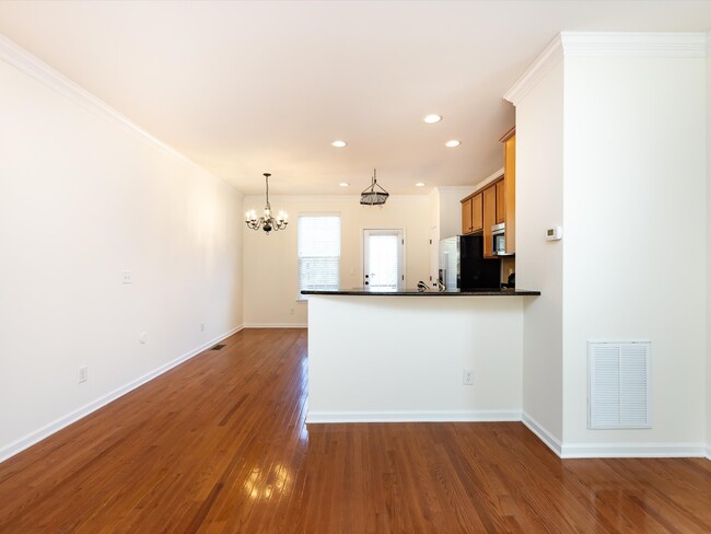Building Photo - 257 N Irwin Ave
