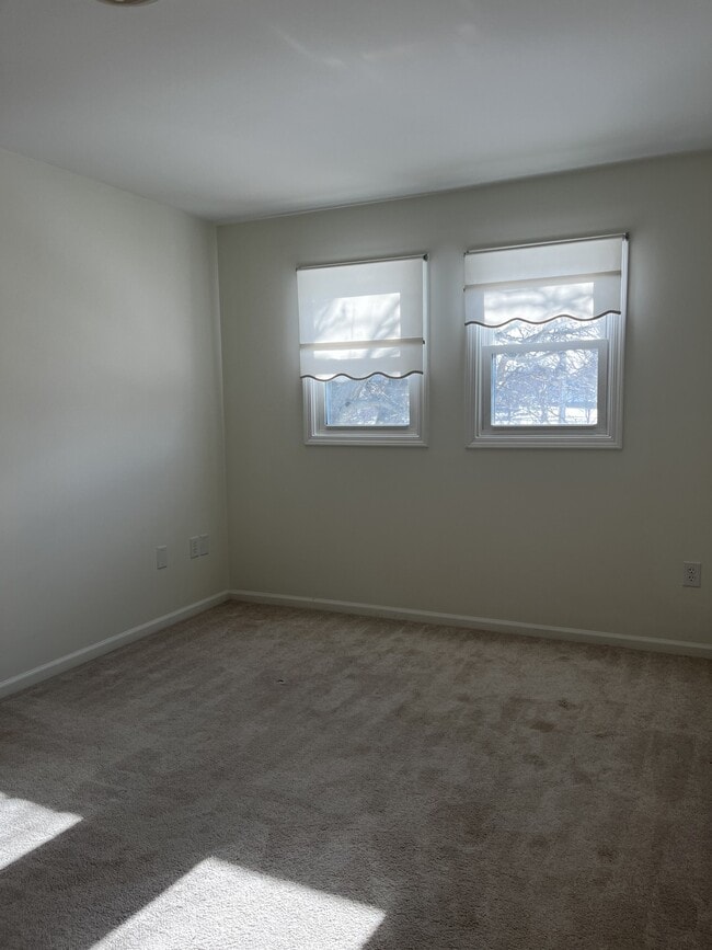 Building Photo - 634 W 2nd St