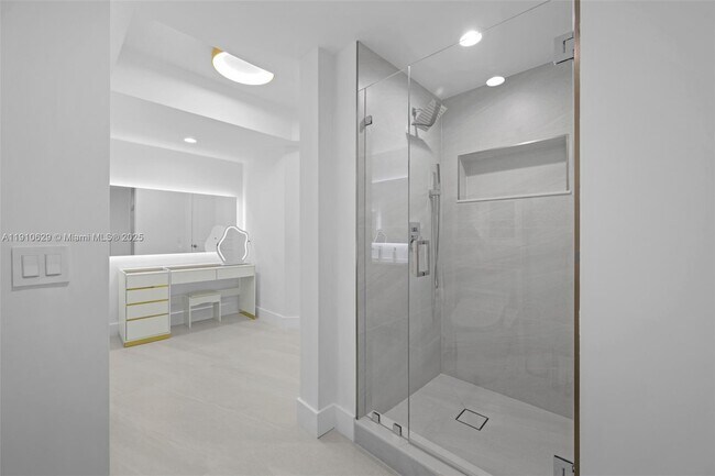 Building Photo - 4779 Collins Ave