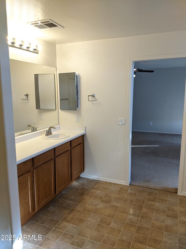 Building Photo - 12039 W Louise Ct