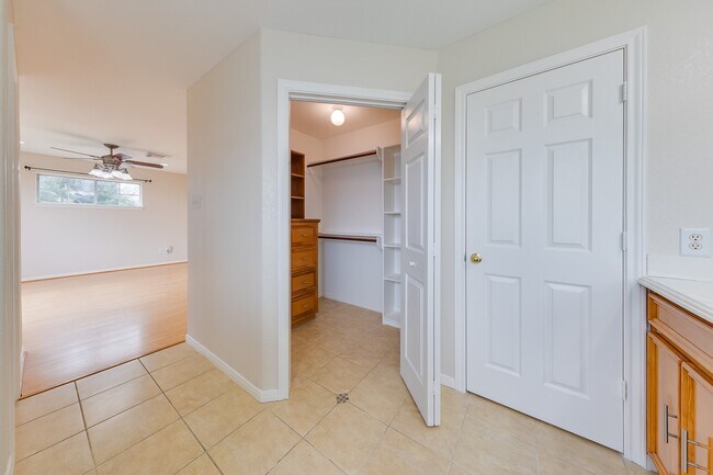 Building Photo - 8514 Bonner Dr