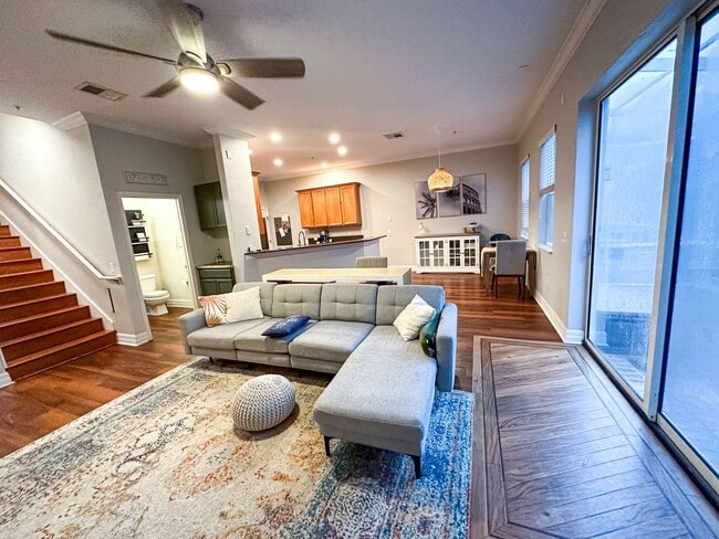 Building Photo - 3 Bed/ 2.5 Bath Pet Friendly Home!