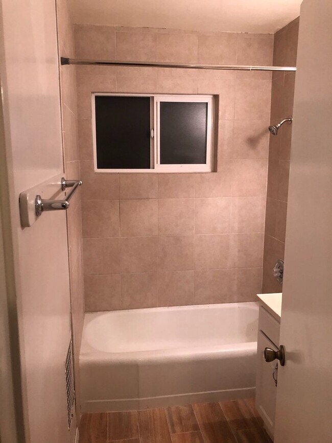 Building Photo - COMING SOON--3 bedroom 1 bath apartment walking distance to USD campus