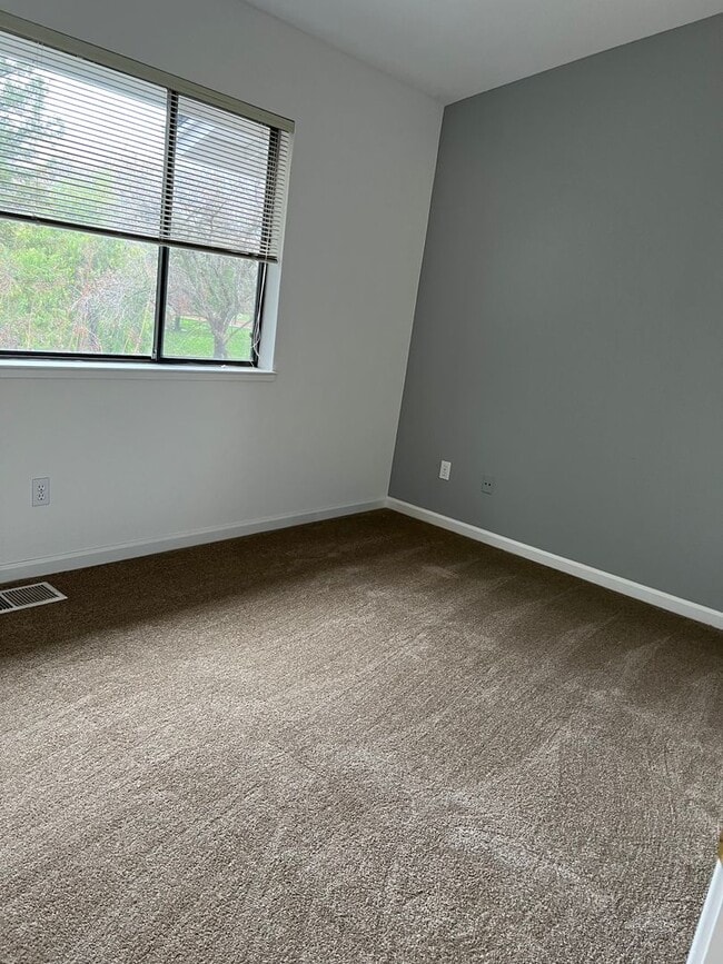 Building Photo - 2598 Oak Rd