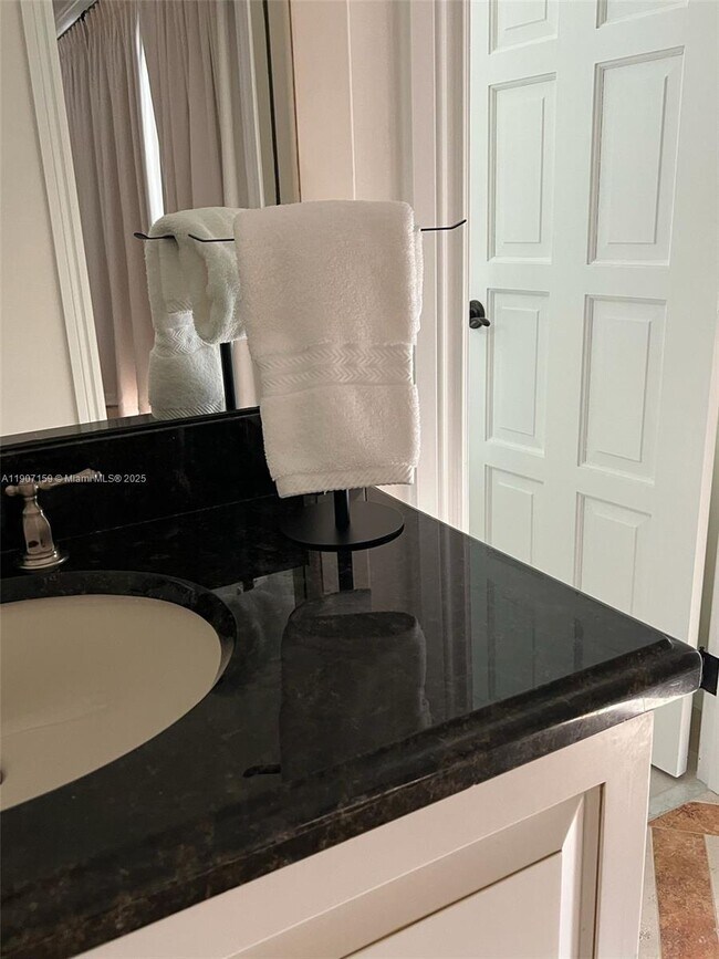 Building Photo - 2035 NE 31st Ave