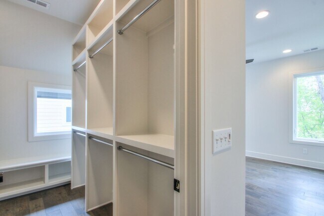 Building Photo - Welcome To Nashville!