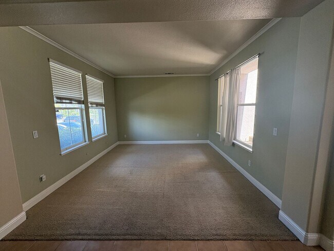 Building Photo - Spacious 3,400 sq foot home. 4 bedroom 4 bath Prime San Jose location