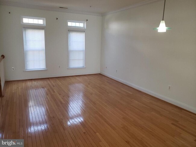 Building Photo - 855 Ramsay St