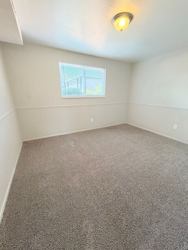 Building Photo - 1805 Eagle View Dr