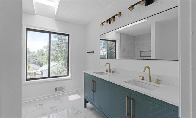 Building Photo - 5111 Manitou Way SW