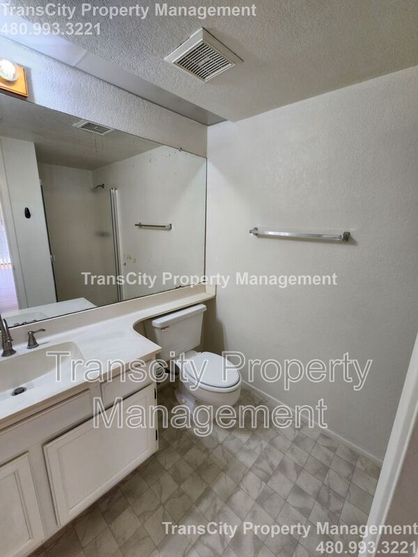 Building Photo - 839 S Westwood