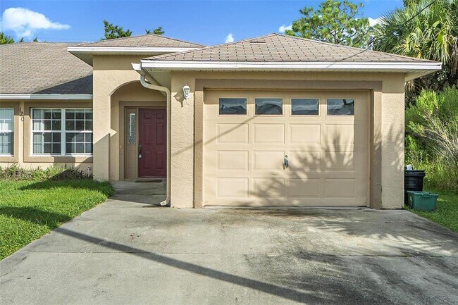 Primary Photo - 120 Coral Reef Ct N