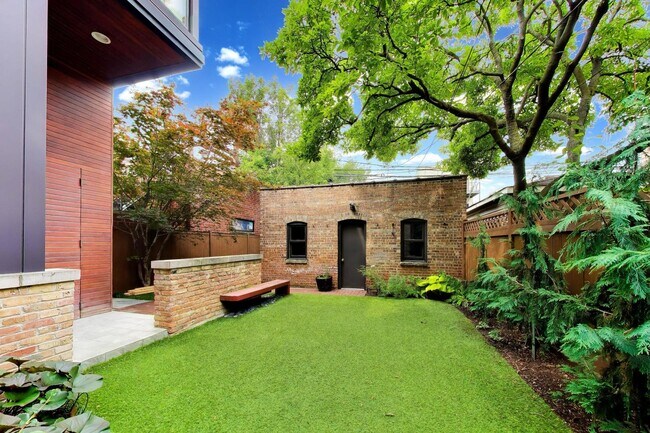 Building Photo - 3752 N Wayne Ave