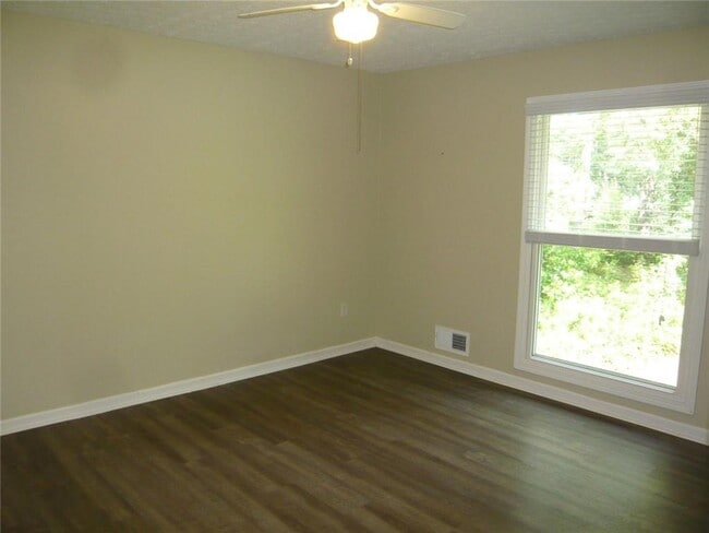Building Photo - 101 Wills Ln