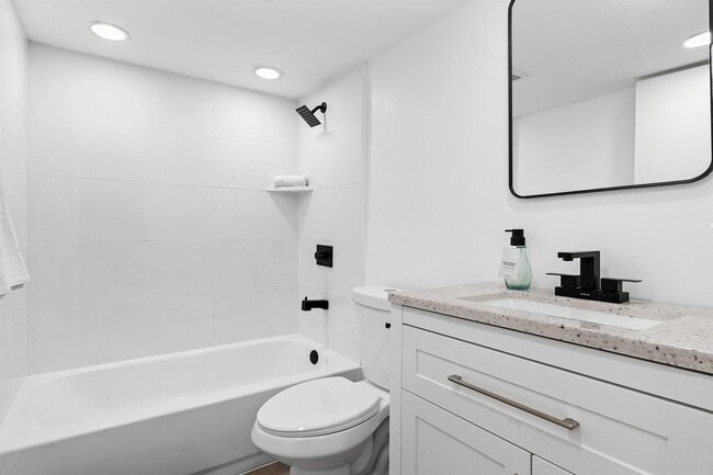 Building Photo - 107 SW 4th Ave