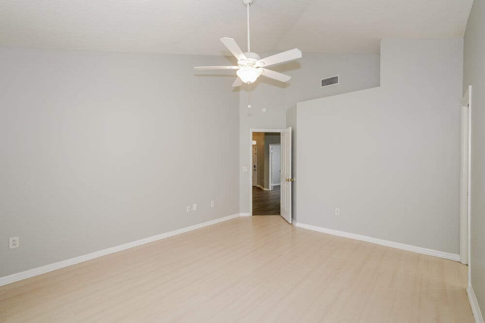 Building Photo - 28434 Meadowrush Way