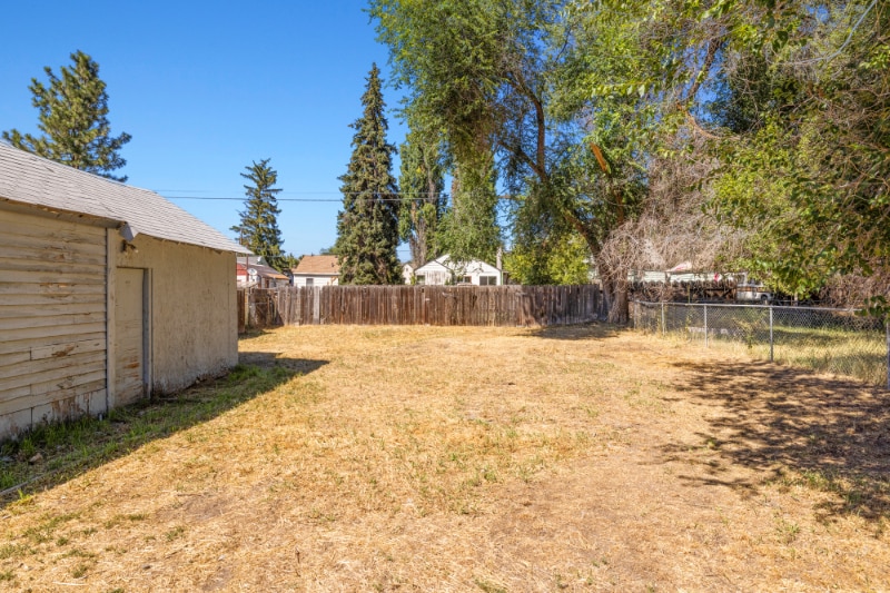 Building Photo - 2335 Darrow Ave